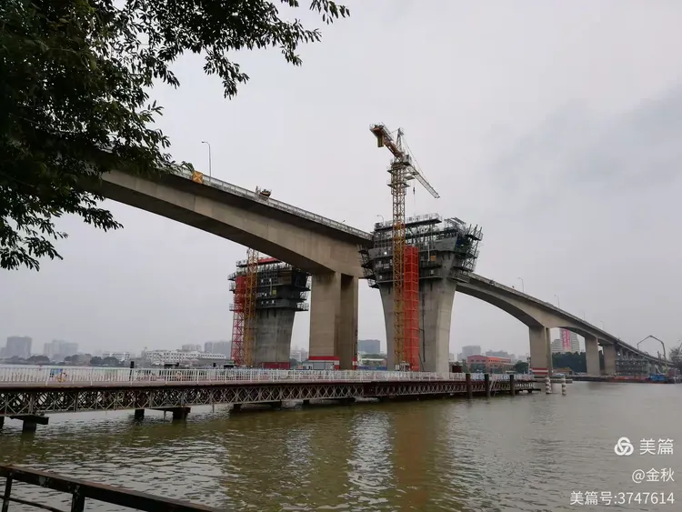 扩建中的洛溪大桥